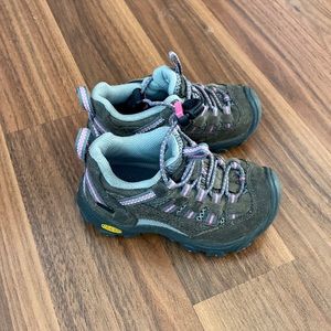 Keen toddler girl hiking shoes size 8 US